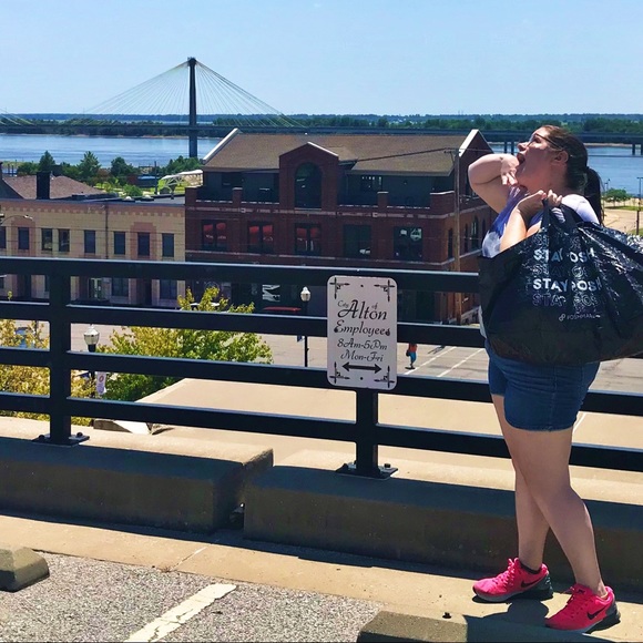 Meet your Posher, Amanda - Picture 5 of 6